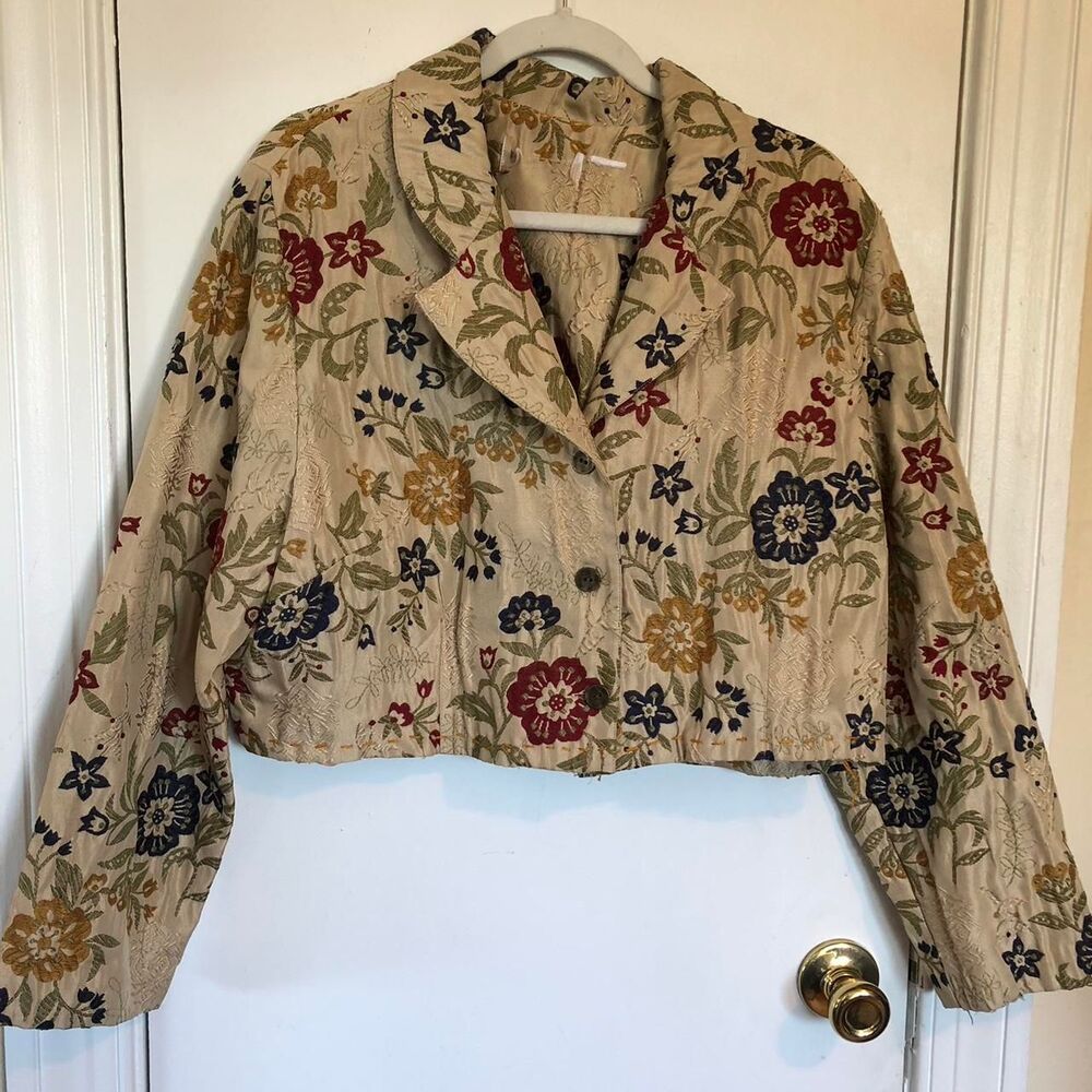 Women's Jacket - Picture 2 of 7